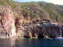 click to enlarge Capraia grotte